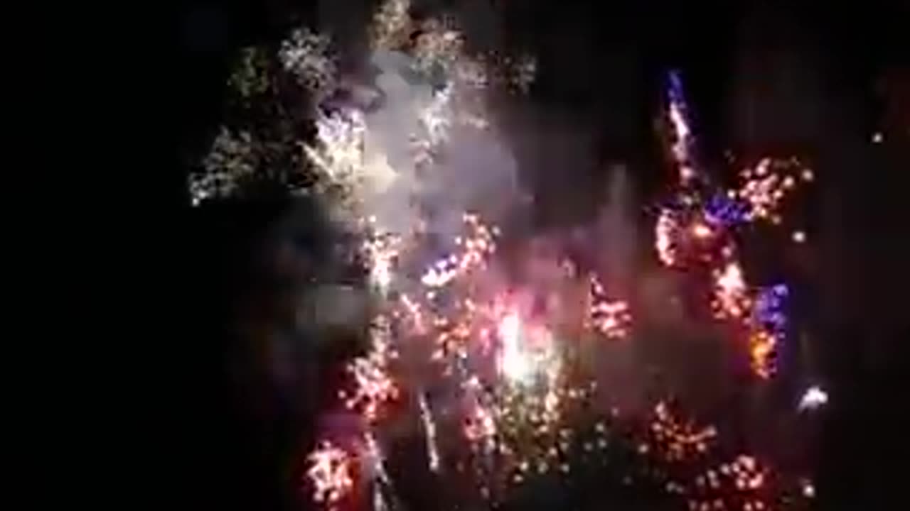 *MY FOUND A FIREWORK VIDEO FROM Creative Commons (PART 1)