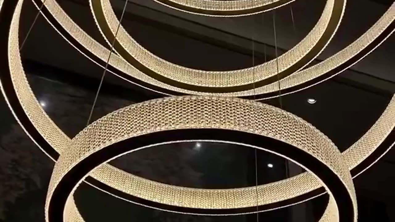 tuxury cryslal ring chandelier forlivingroom.