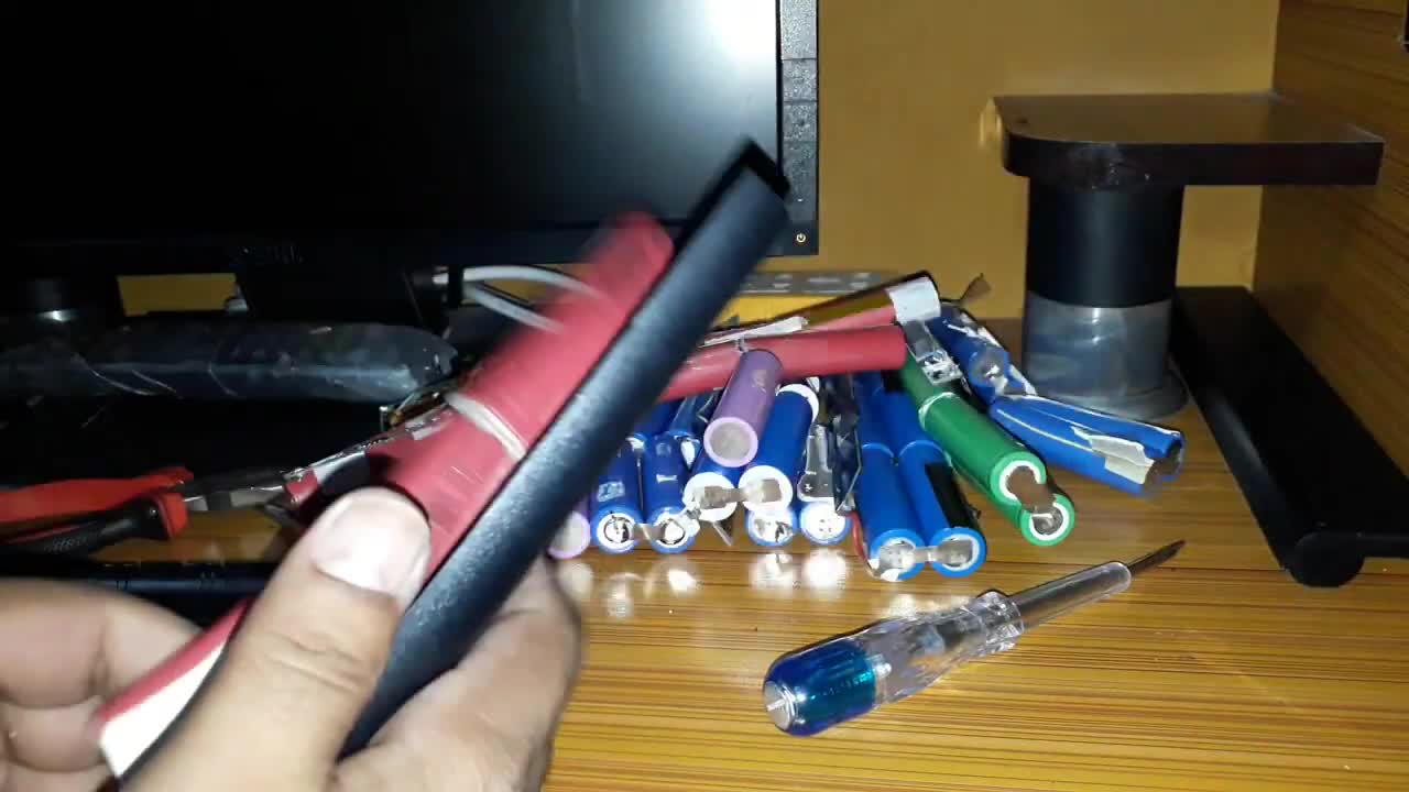 What is inside of laptop battery