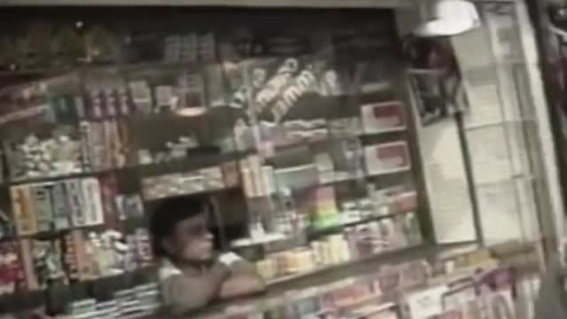 Tupac Freestyling In The Streets Of New York Then Finds Bootleggers