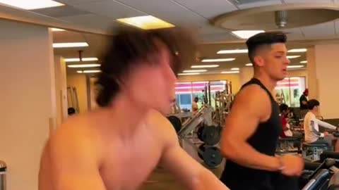 No one is safe from treadmill cat walk 😅