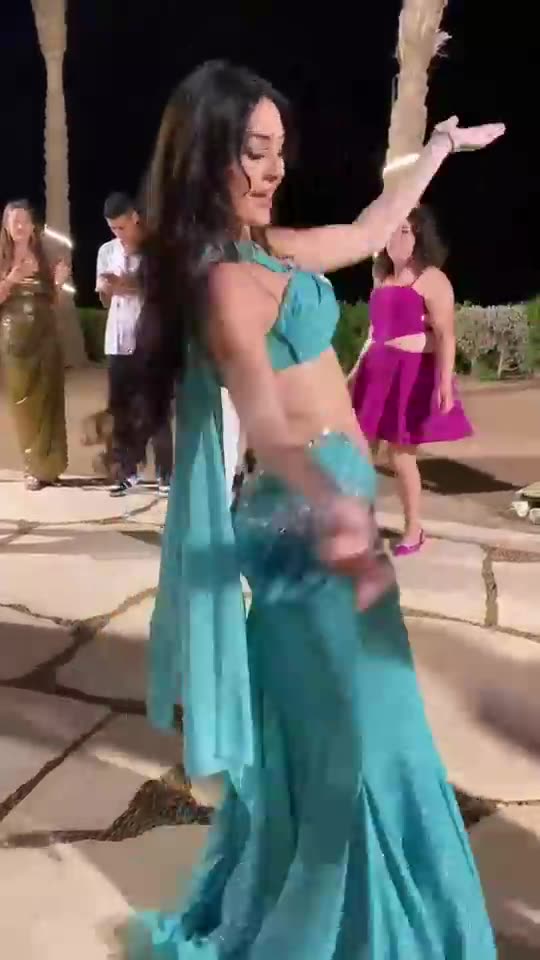 belly dancers