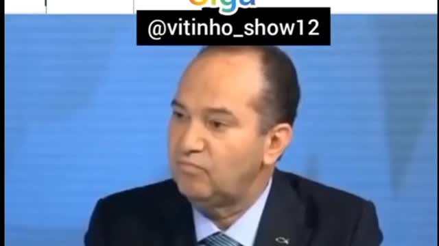 candidato peida durante entrevista ao vivo