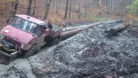 Mercedes unimog Lubo 4 waldarbeiter wald extrem