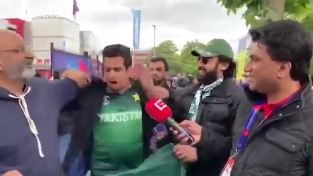 Bhài Muje Maro Nahi Mazak Ho Raha Hai ...!! Pakistani Comedy Seen