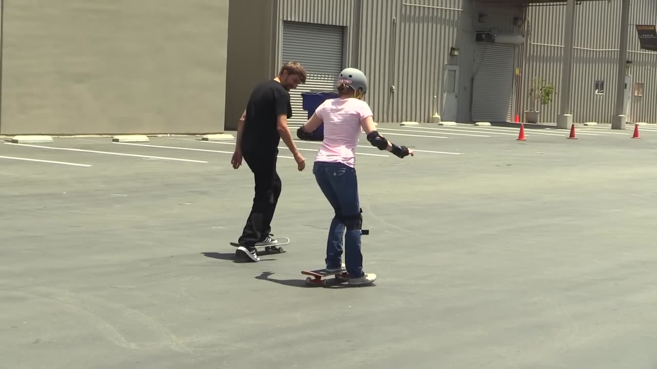 LEARNING TO SKATEBOARD! (ollie)