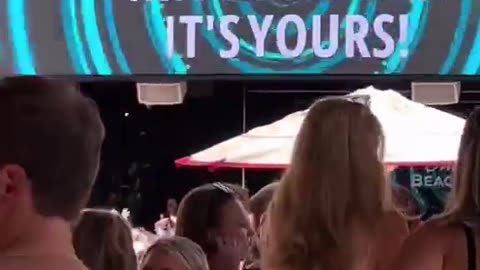 ....😳 Only in Vegas 👀