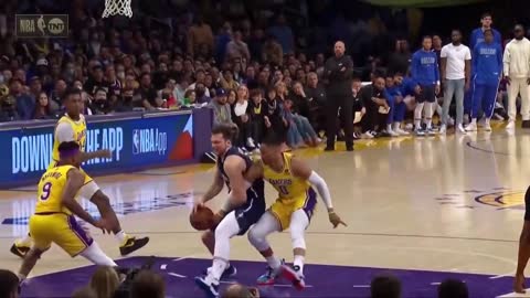 Lebron Can’t Believe His Eyes After Russel Westbrook Made Him Proud But Still Chokes At The End !