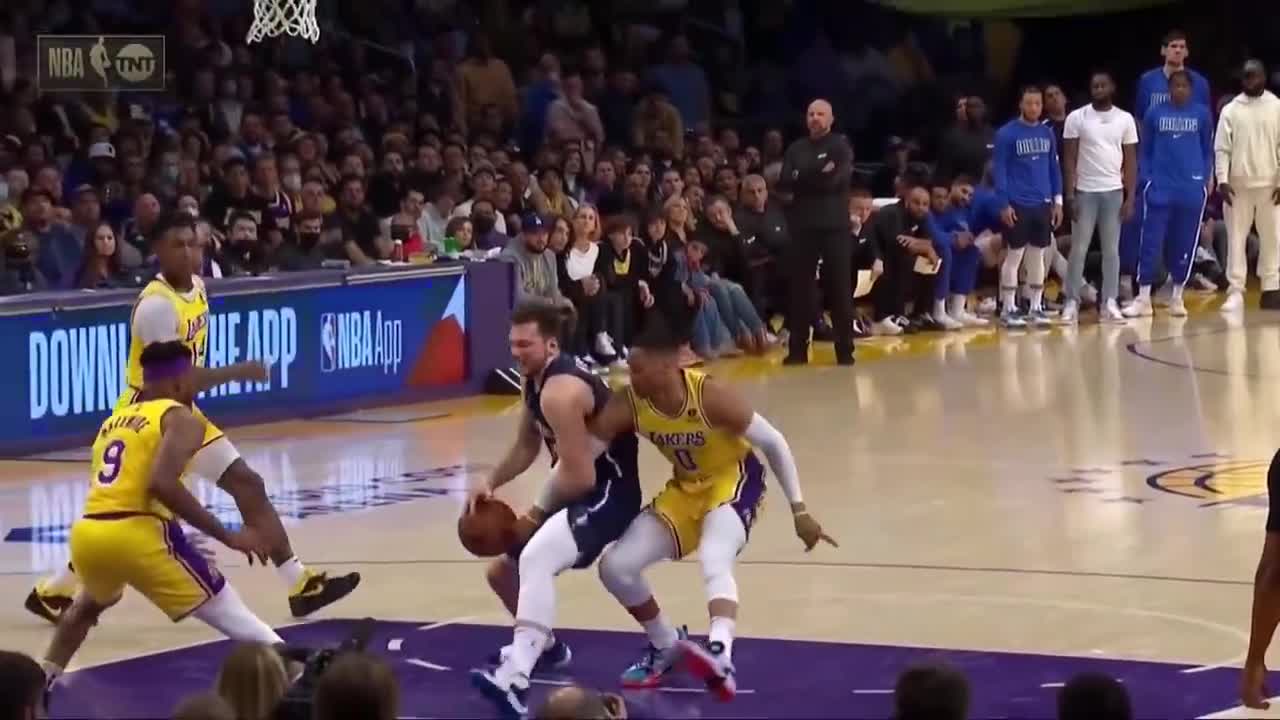 Lebron Can’t Believe His Eyes After Russel Westbrook Made Him Proud But Still Chokes At The End !