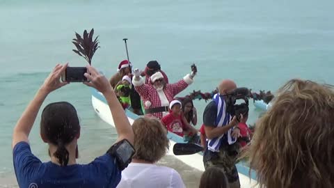 Outrigger Waikiki – Santa Arrives By Canoe 2018