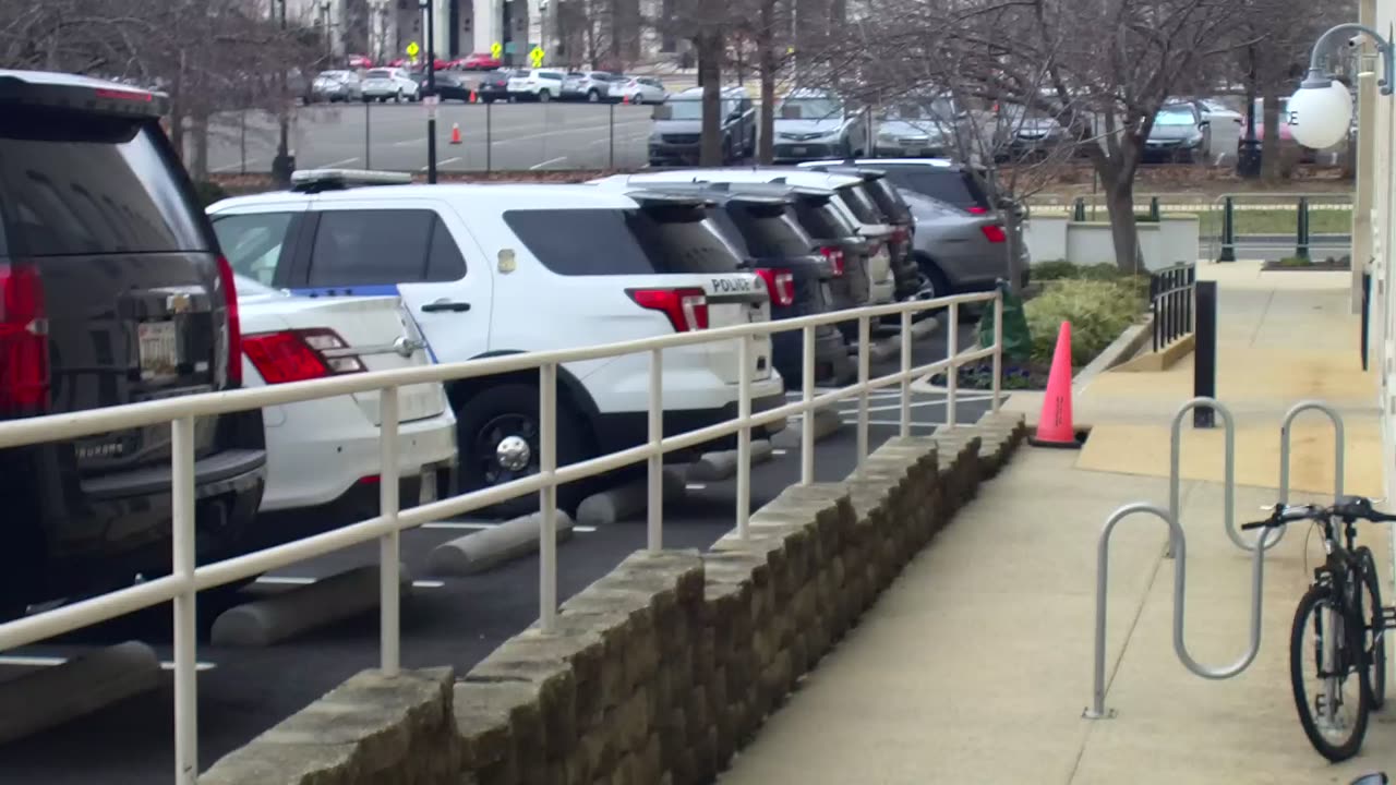 1669HQOB01SouthwestWalkway_2021-01-06_12h00min01s907ms.mp4