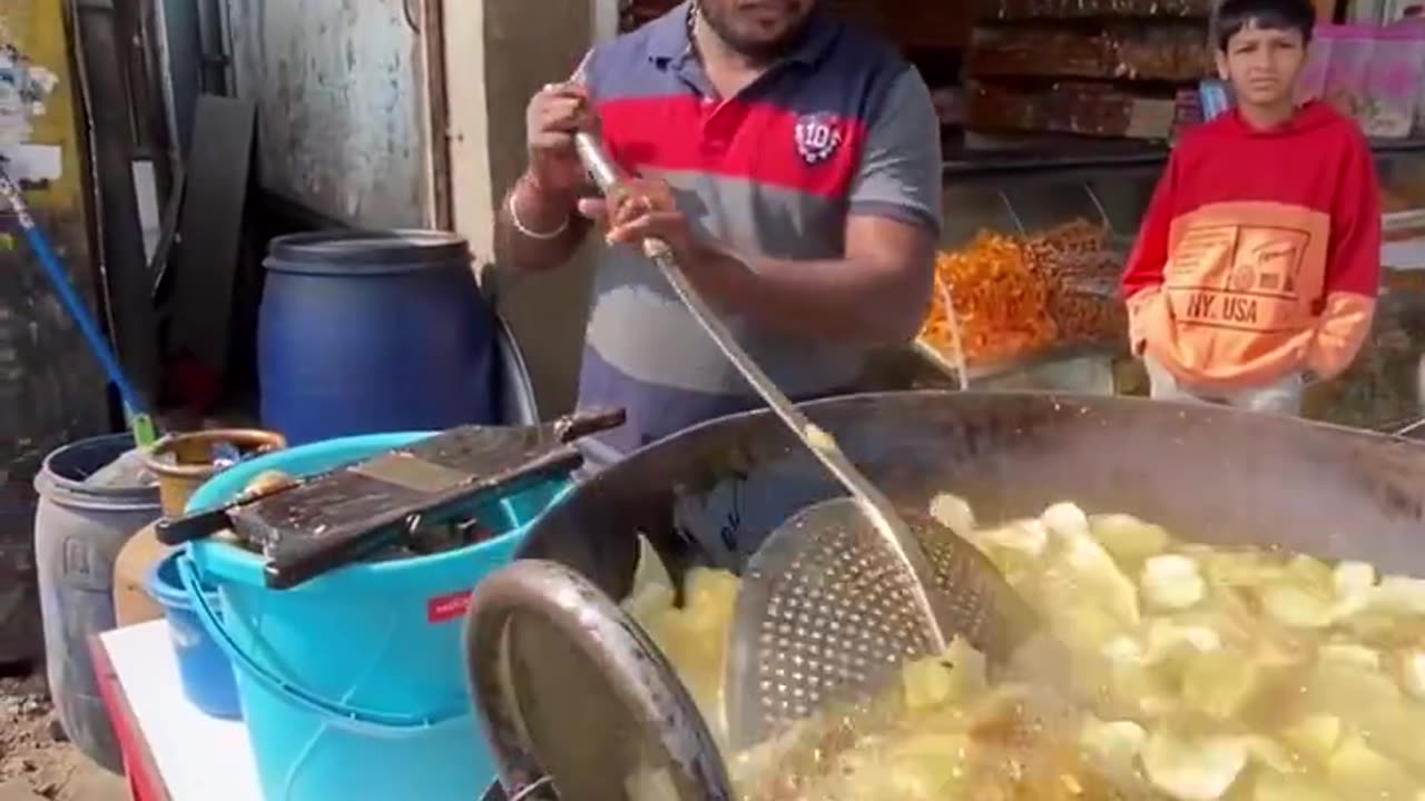 Crunchy Delights Exploring India's Freshly Made Street Crisps