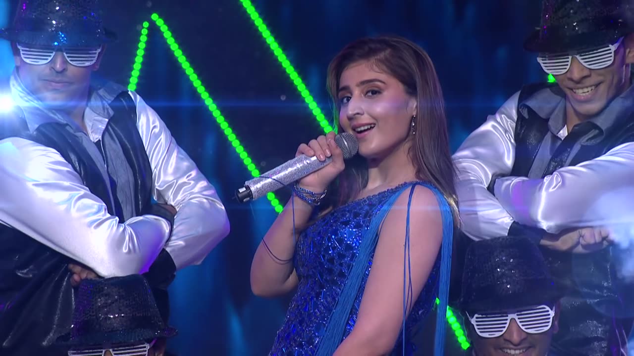 Dhavni Bhanushali live Performance mushup Songs