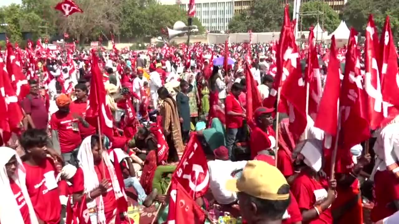 Farmers, workers protest against Modi's labor policies