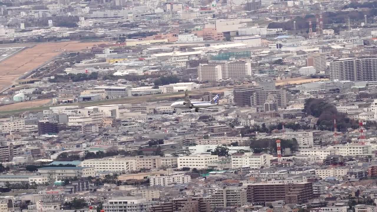 Professional Skills of this 787 pilot landing in Osaka with the most difficult approach