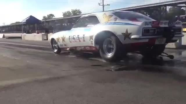 Bruce Larson USA-1 Tribute Funny Car Bowling Green Burnout