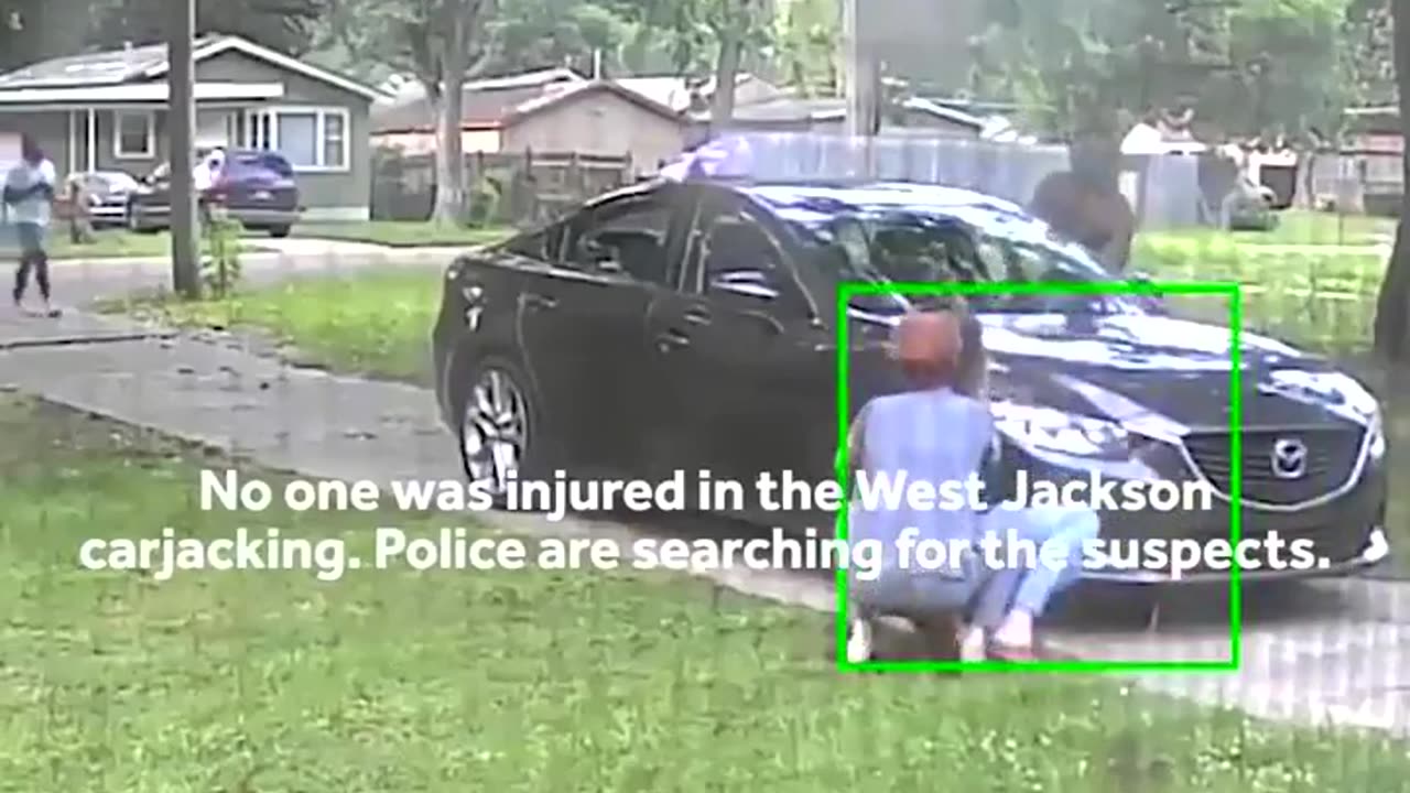 NEW in USA: Armed thugs start shooting at a family in their own driveway