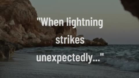 "when lightning strikes" #Natural phenomena #shortsvideo #natural #profound #fact #englishfact