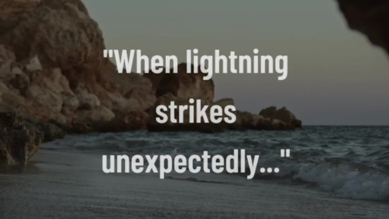 "when lightning strikes" #Natural phenomena #shortsvideo #natural #profound #fact #englishfact