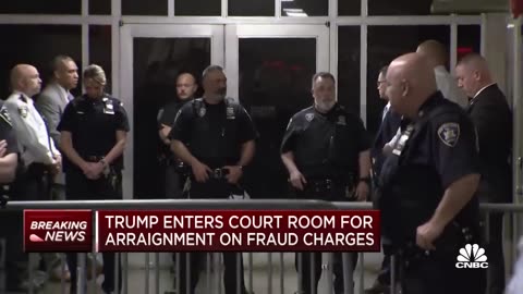 Donald Trump enters New York City courtroom