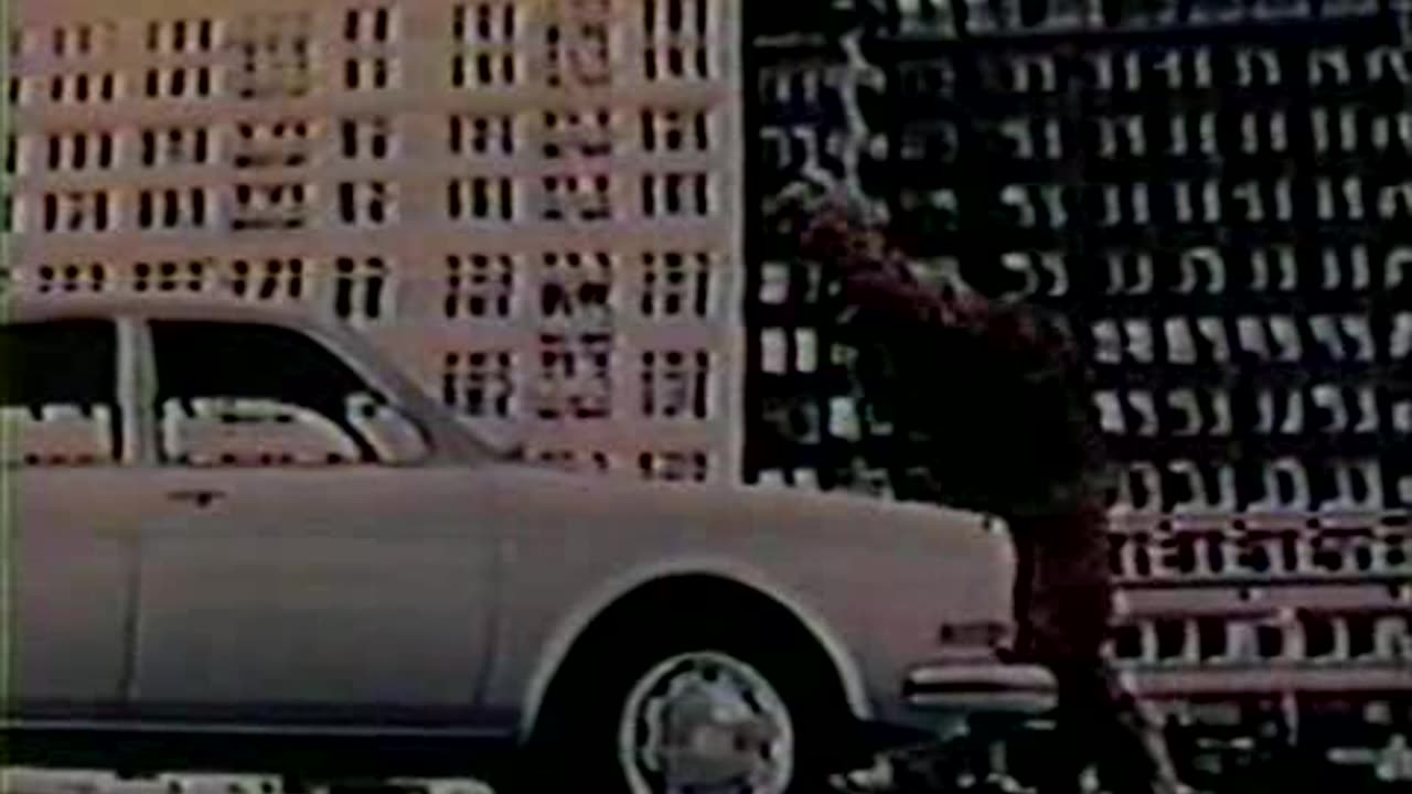 1968 - Volkswagon 411 - King Kong (Commercial)