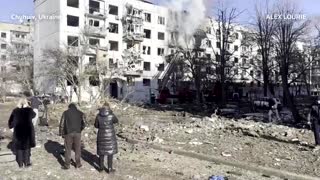 Civilian apartment buildings shelled in Kharkiv