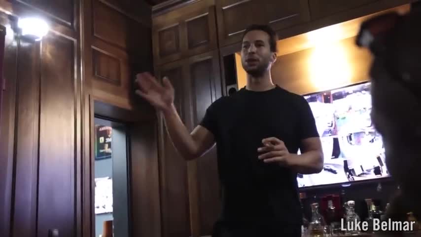 Andrew Tate reveals his diet that helps him stay focused throughout the day.