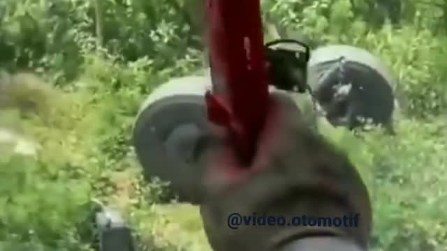 Cara mudah memecahkan kaca bus