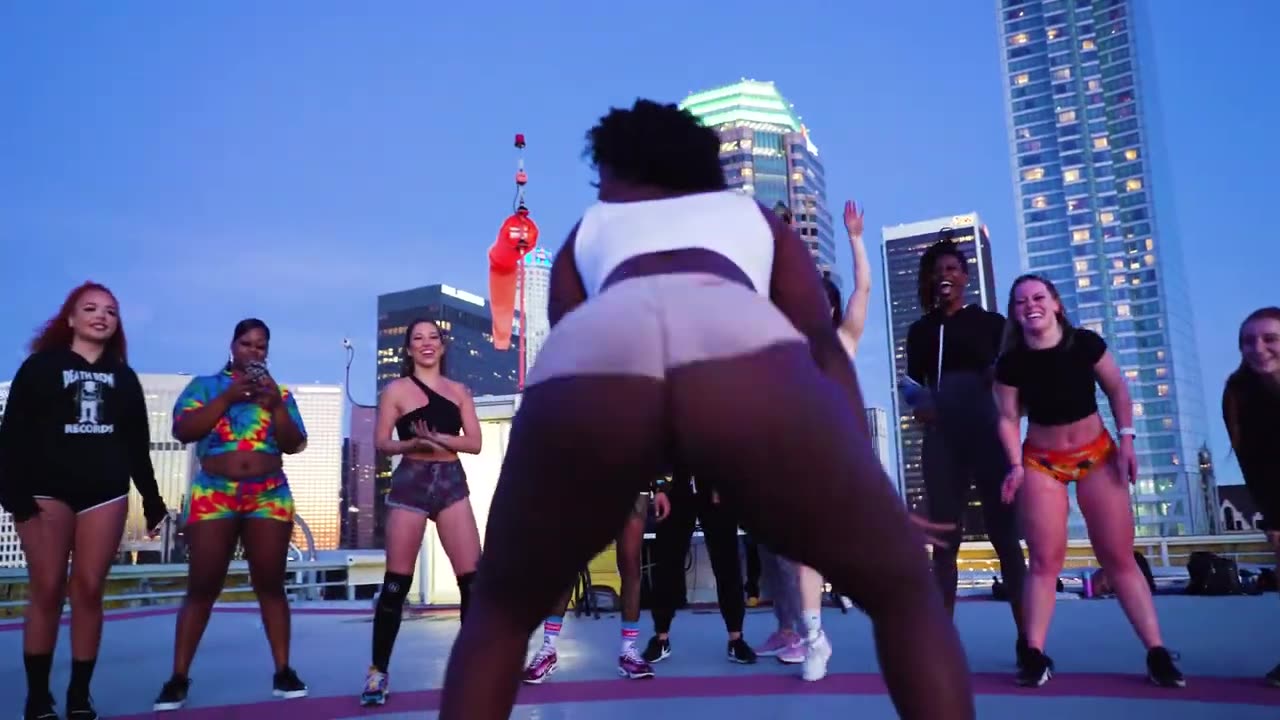 ROOFTOP TWERK CLASS LOS ANGELES - “Do It” by Myles Parrish and GetitDmac