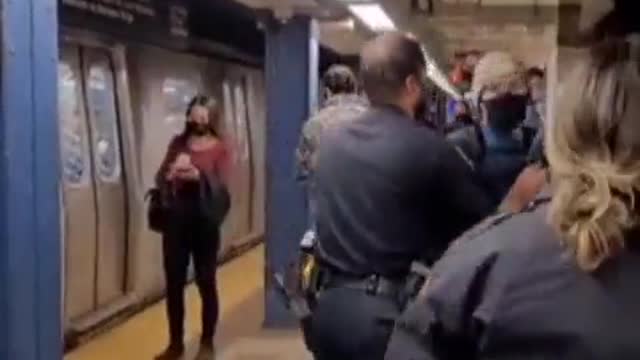 Maskhole Gets Kicked Off Subway In NYC