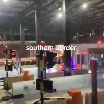 U.S. Border Station Wide Open With NO CUSTOMS OFFICERS Checking Mexican Traffic!!!