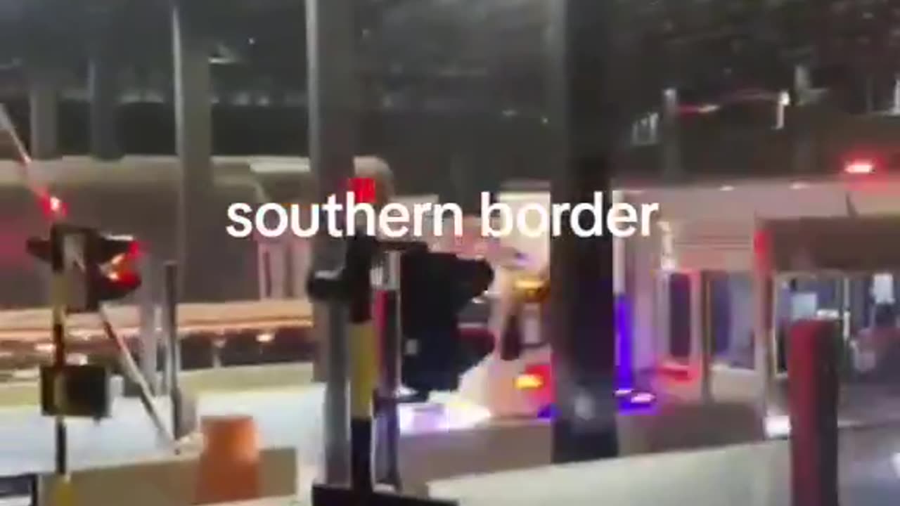 U.S. Border Station Wide Open With NO CUSTOMS OFFICERS Checking Mexican Traffic!!!