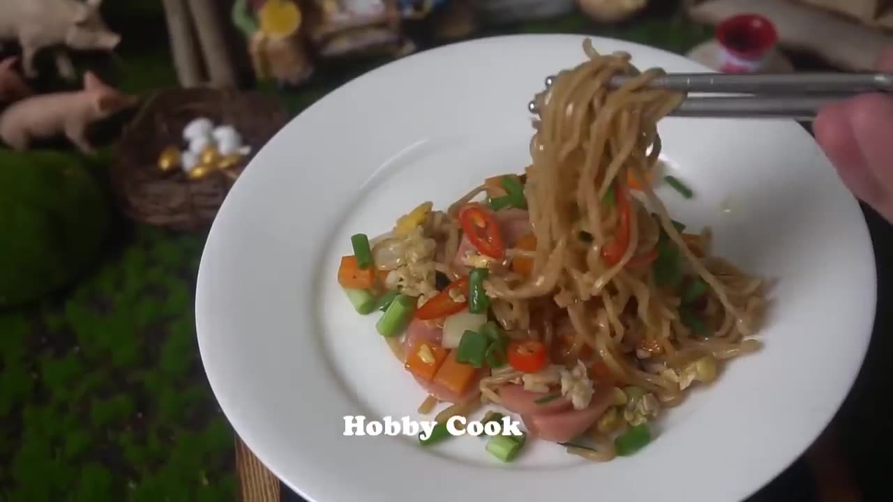 Fried noodles with miniature cooking utensils 🥘Tiny Cooking