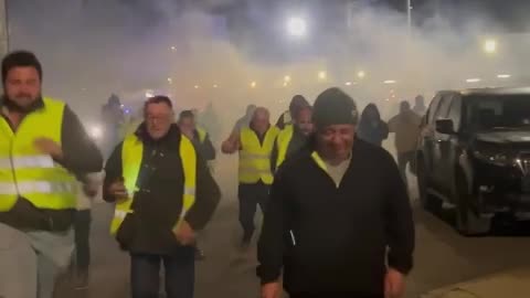 TRACTORADA reprimen manifestante pacificos con GASES LACRIMOGENOS