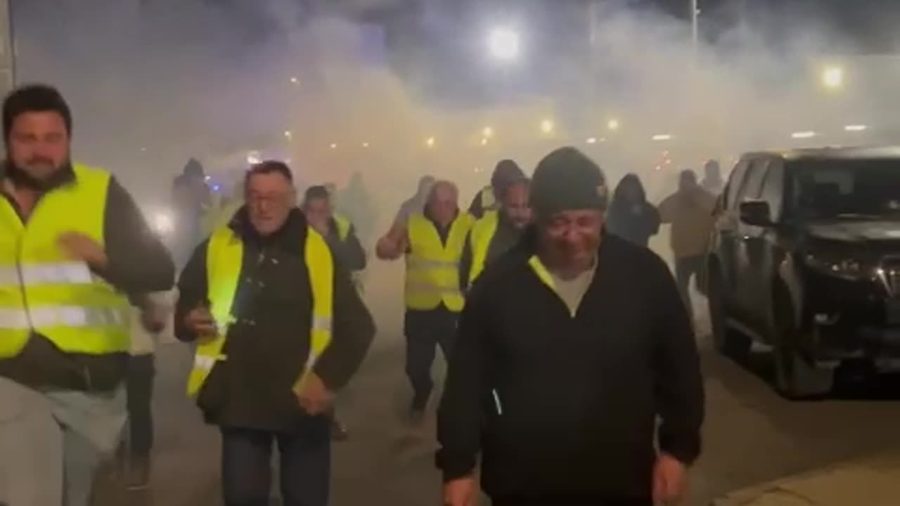 TRACTORADA reprimen manifestante pacificos con GASES LACRIMOGENOS