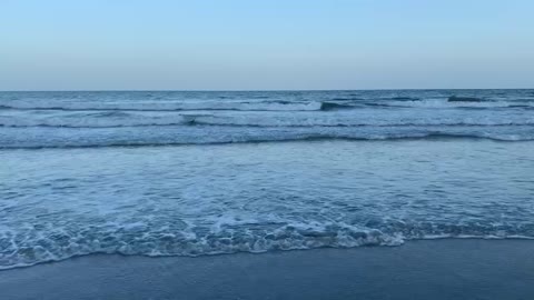 60 Second Vacation: Toes in edge of surf late evening