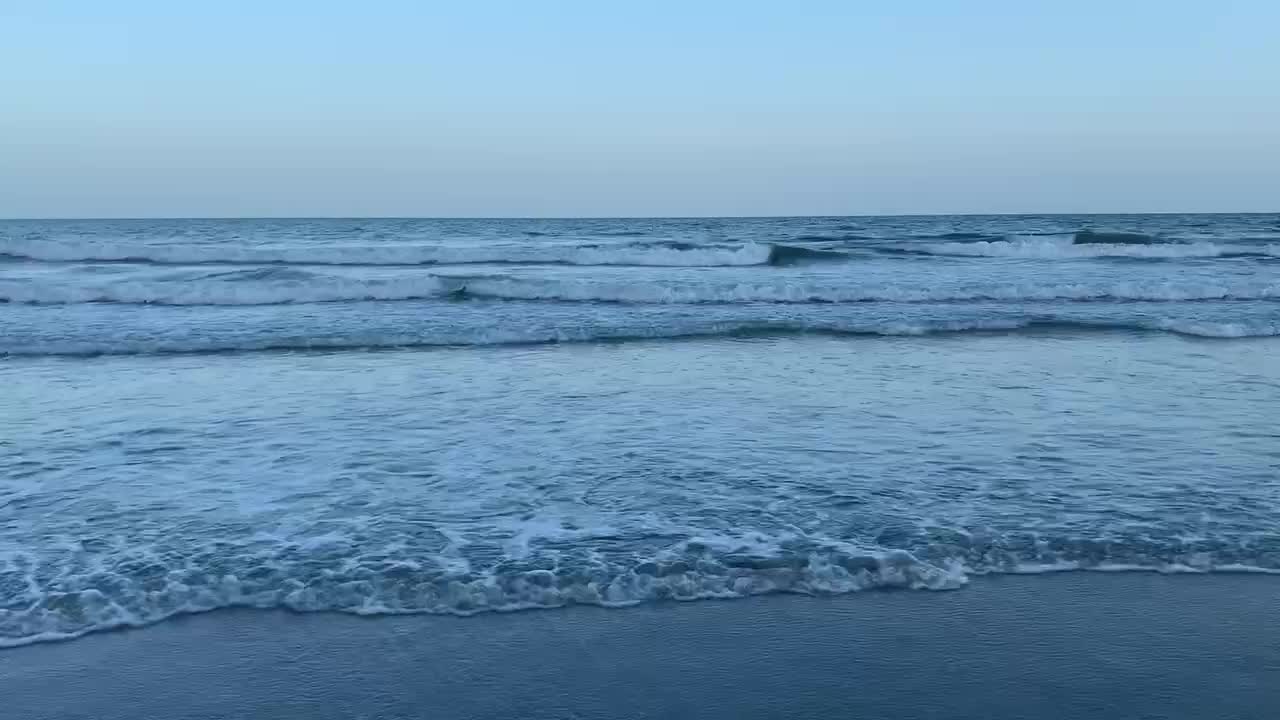 60 Second Vacation: Toes in edge of surf late evening