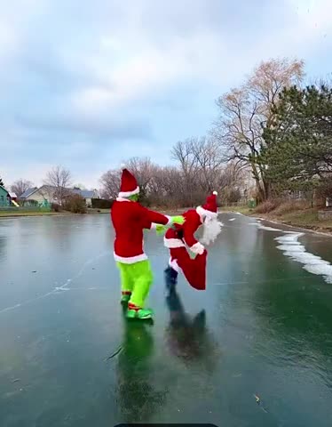 Santa vs the grinch 🤣