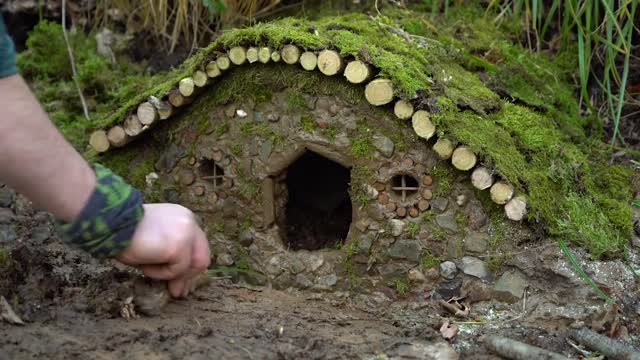 Miniature landscapes build mini shelters