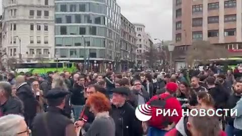 In Bilbao, more than 2,000 Basques took to the streets to express their support for Russia