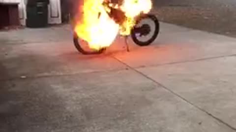 Electric Bike Explodes & Burns