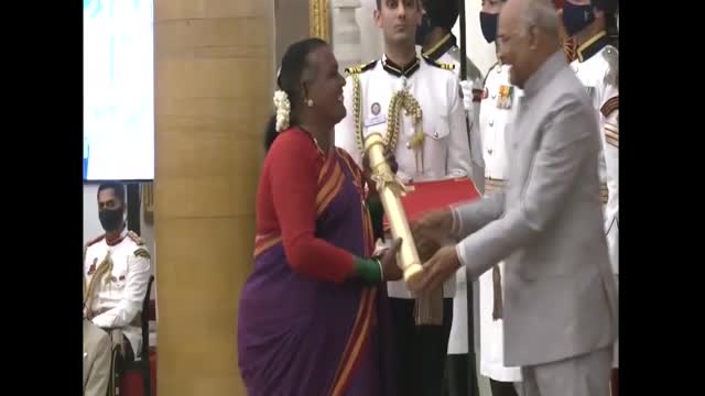 Manjamma Jogati, transgender President of Karnataka Janapada Academy presented Padma Shri