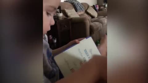 Funniest Baby Try To Read