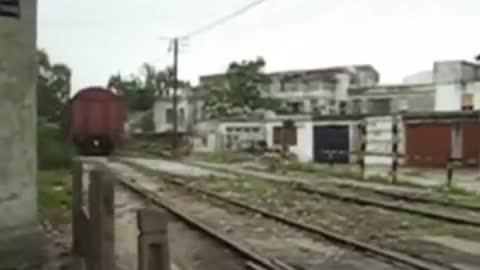 Freight train pass (lofi but beautiful take), Paso Molino, Montevideo