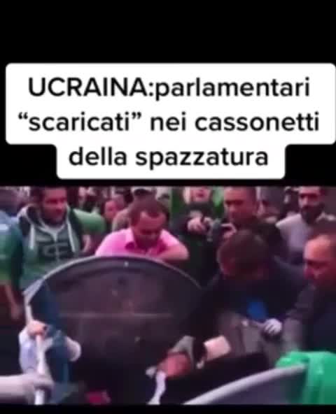 In Ucraina i vecchi politicanti li smaltoscono attraverso la raccolta dei RIFIUTI INDIFFERENZIATI