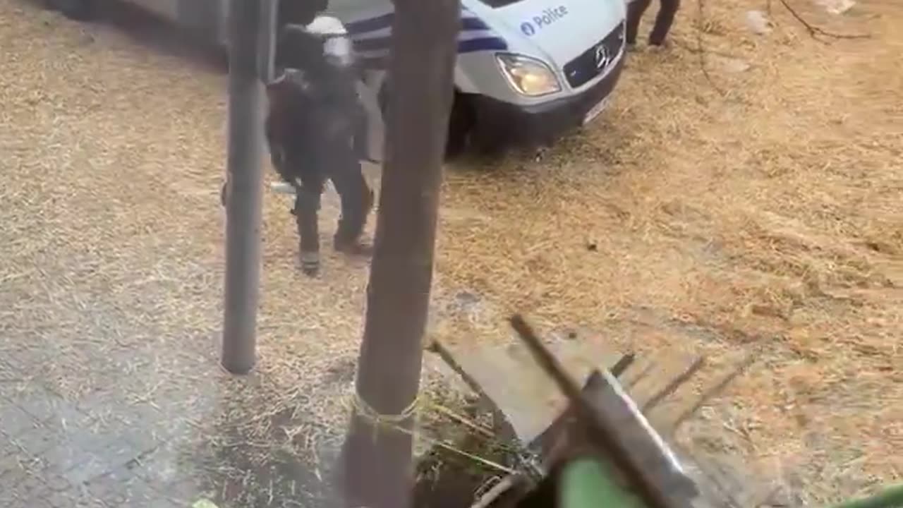 The farmers are removing police barricades with their tractors
