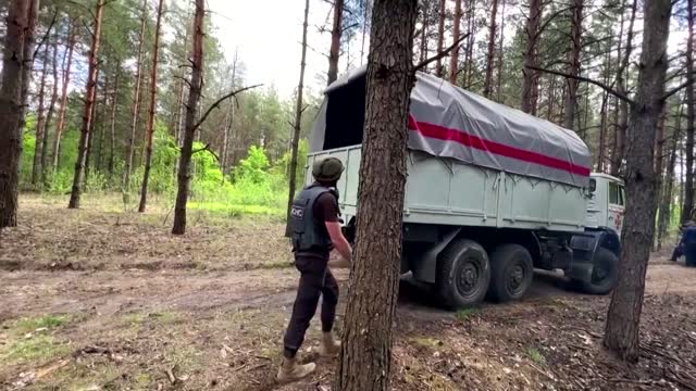 The deminers clearing up Ukraine's Borodyanka