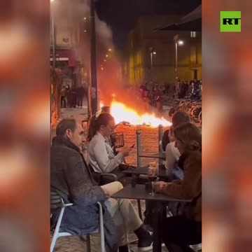 Classic French date | 'One table overlooking the protest, s'il vous plait'