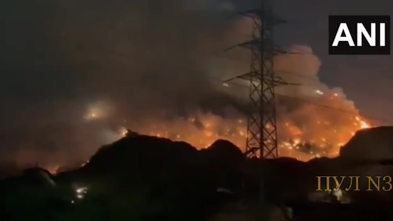 El vertedero de Ghazipur se incendió en Nueva Delhi.