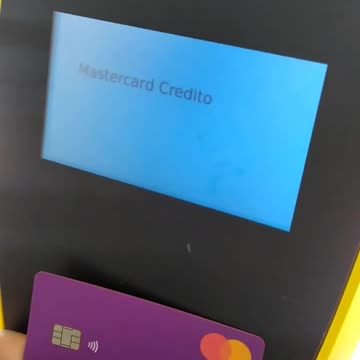 pagando o onibus com cartao credito